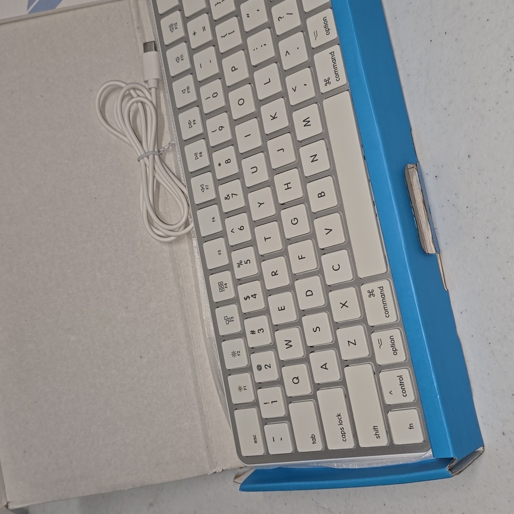 (F1)Wireless Bluetooth Keyboard for Mac or Windows PC - Picture 6 of 7